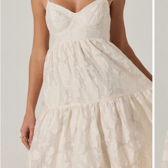 Astr Dresses & Skirts - Astr the Label Floral Chiffon Tiered Midi Dress